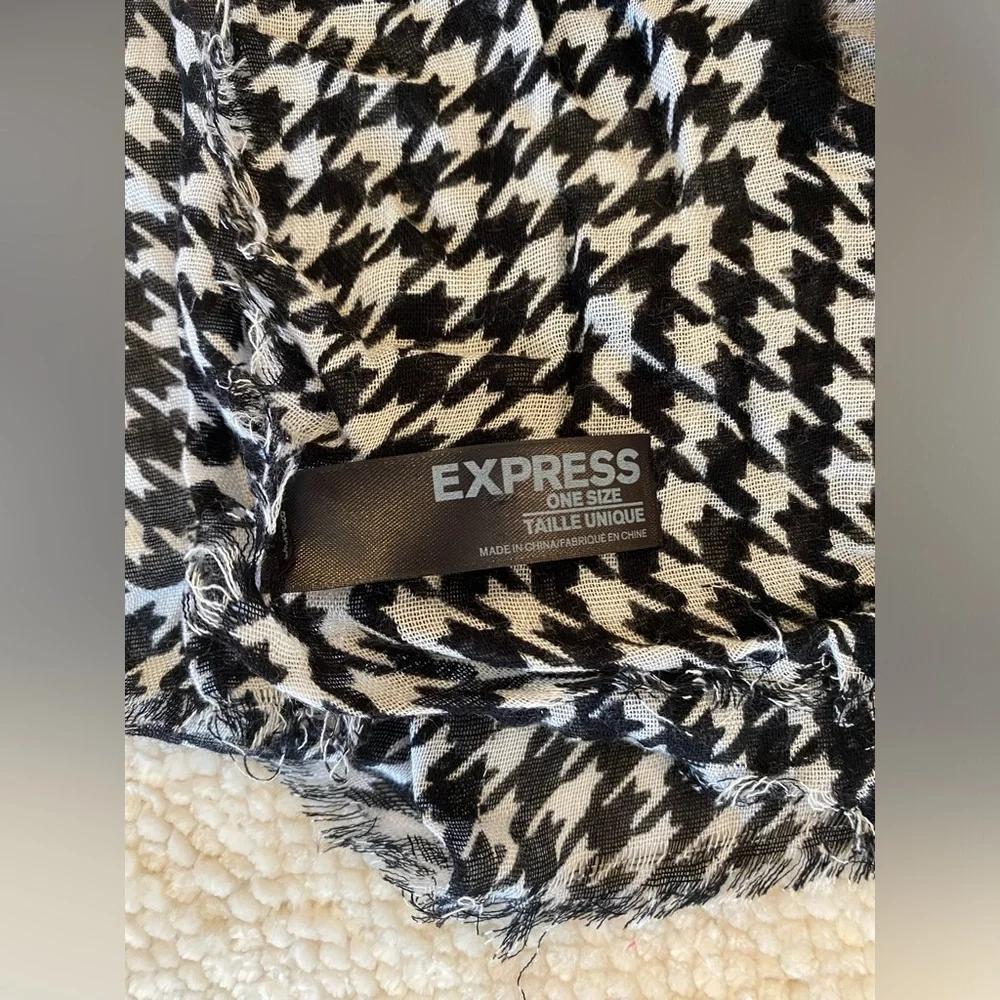 Express black and white spot large and small wrap